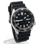 The Navigator: A Classic Dive Watch - Image 3