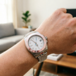 Chic Automatic Dive Watch with Pink Bezel - Image 13
