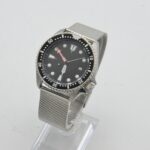 Timeless Diver's Watch with Mesh Strap - Image 2