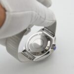 Timeless Diver's Watch with Mesh Strap - Image 4
