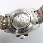 Chic Automatic Dive Watch with Pink Bezel - Image 8