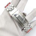 Chic Automatic Dive Watch with Pink Bezel - Image 10